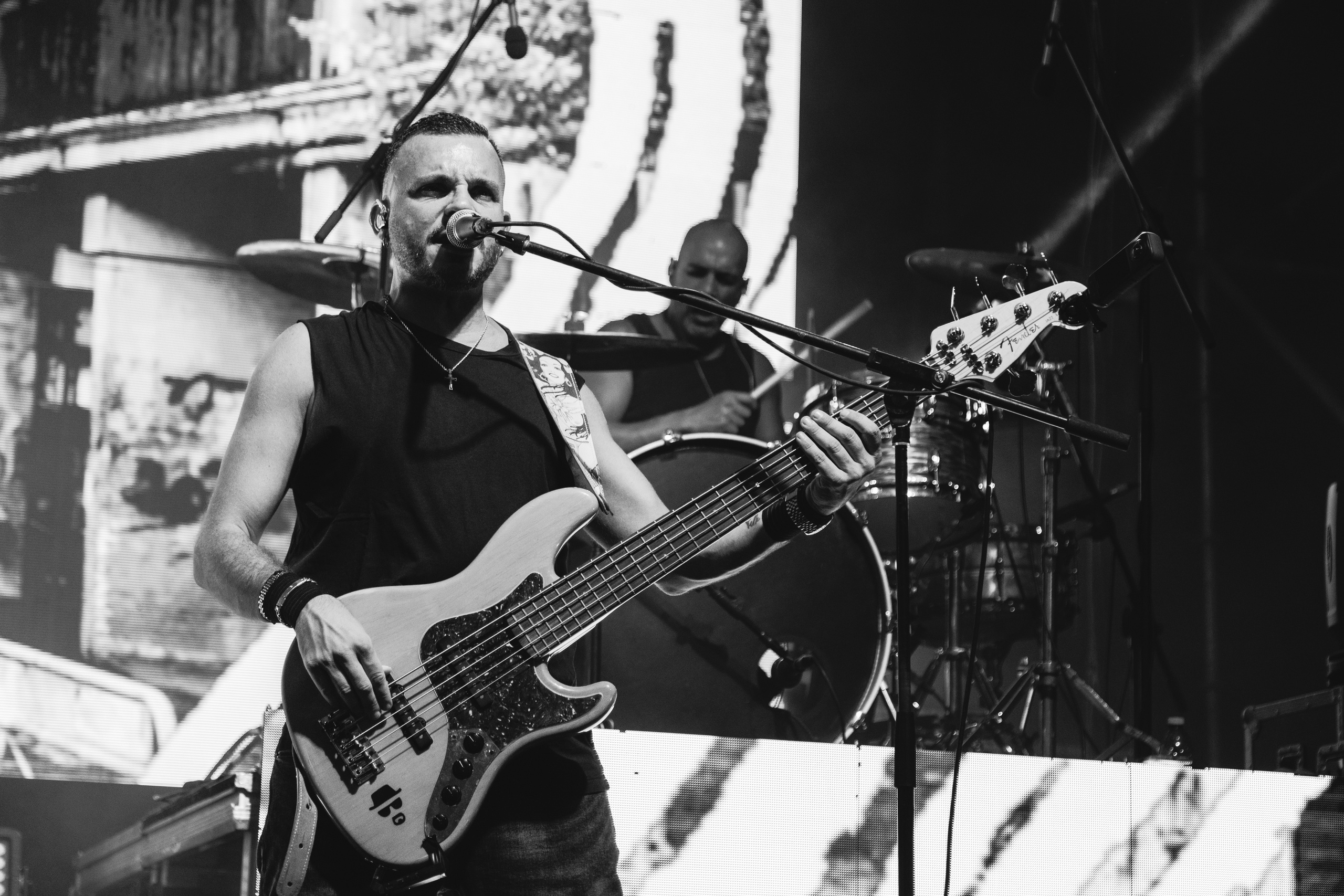 Musicista in bianco e nero